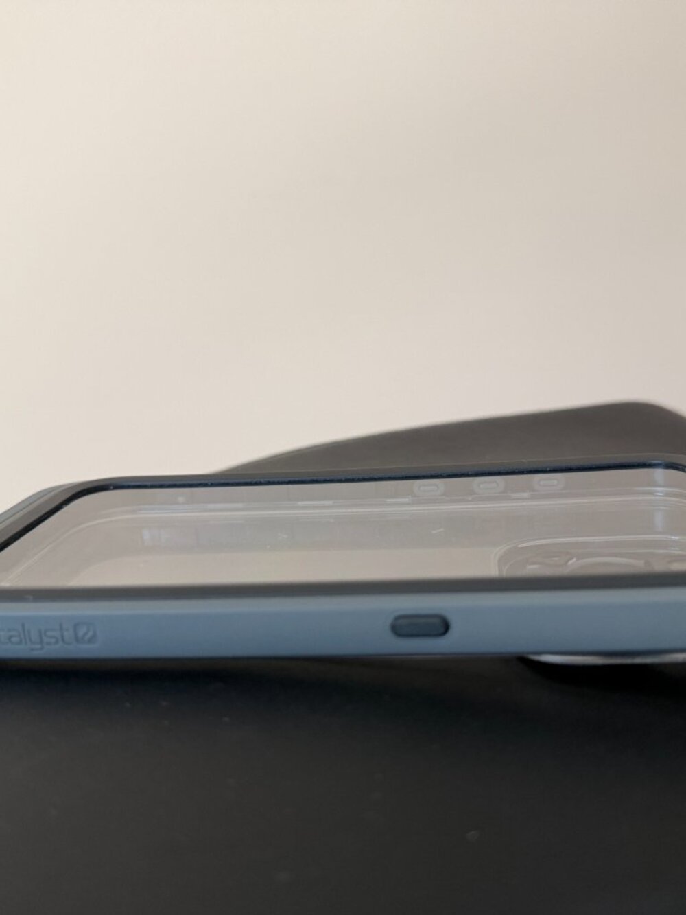 Catalyst iPhone 14 Pro Waterproof Case - Picture 10 of 15